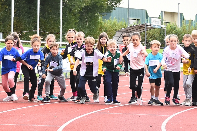 Bild »Start_Schueler_2.jpg« aus der Galerie »Herbstlauf am 12. Oktober 2024«